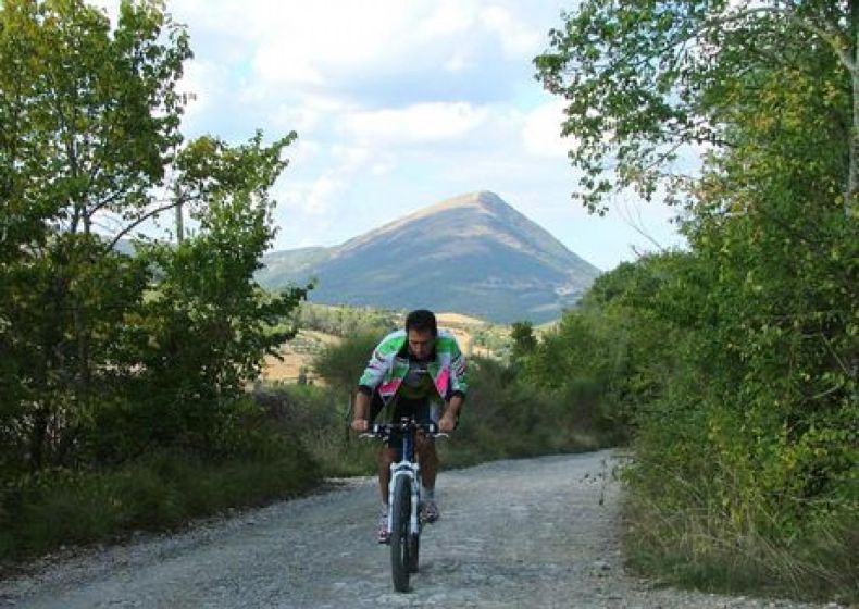 7. Anello di Monte Tezio, Trasimenomeer,  Umbrië 0