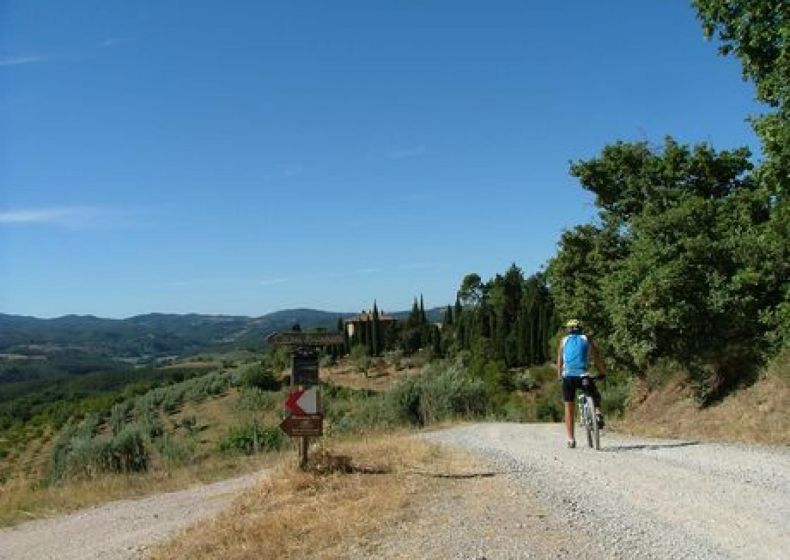 23. Le torri di Cibottola e Gaiche, Trasimenomeer,  Umbrië 0