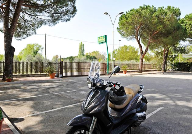 Trasimeno in moto: una notte in matrimoniale con balcone in mezza pensione. Prezzo a camera. Rimessa per moto a disposizione gratuitamente. Offerta valida fino al 30 giugno, ponti e festività escluse